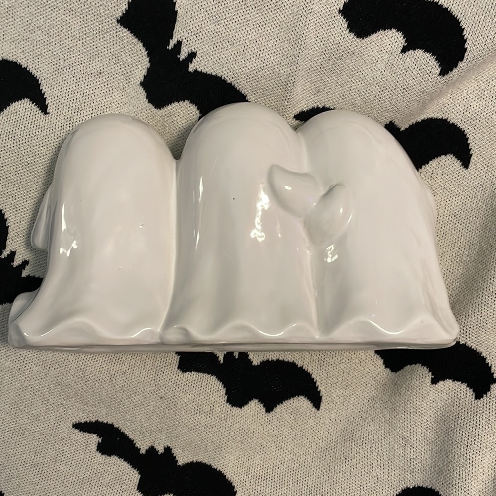 Theee happy ghosts - Picture 3 of 5